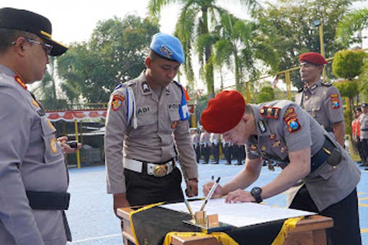 Sertijab Kasat Lantas dan Kasat Reskrim Polres Pacitan. (FOTO: Thomas for TIMES Indonesia)