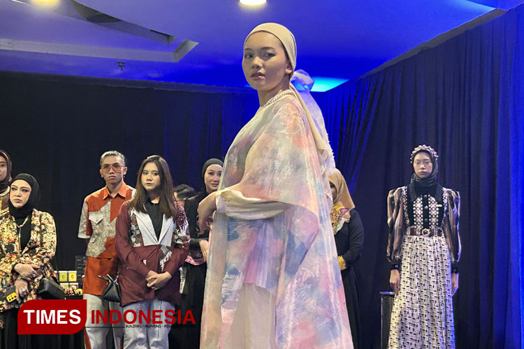 Warna-warni-indah-terang-dan-penuh-keceriaan.jpg