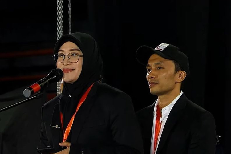 Ketua KPU Jember Dessi Anggraeni bersama anggota KPU Jember Andi Wasis. (FOTO: ANTARA/HO-KPU Jember)