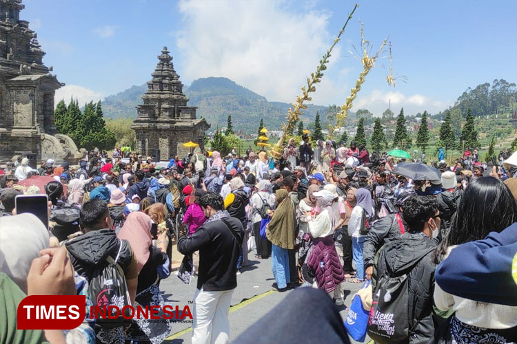 Ritual-cukur-rambut-gimbal-2.jpg
