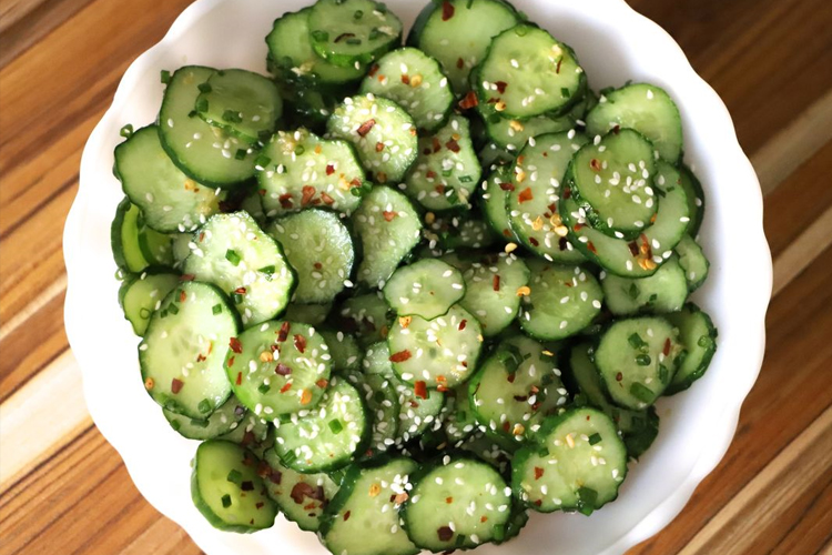 Salad mentimun yang sedang viral di Islandia. (Foto: shewantstobegood/Instagram)