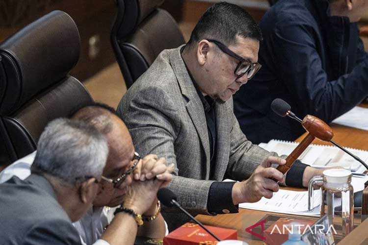 DPR RI Sahkan PKPU Pilkada, Ikuti Keputusan MK