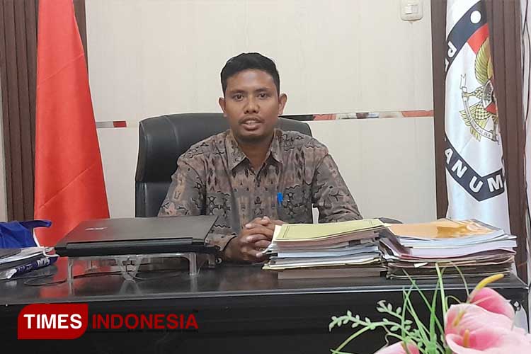 Marthen Tanggu Rami, Ketua KPU Sumba Timur. (FOTO: Habibudin/TIMES Indonesia)
