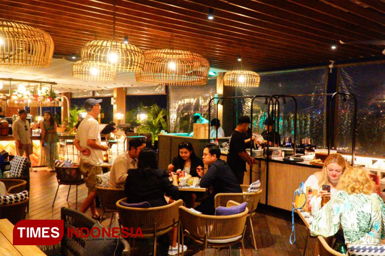 Suasana afterglow kitchen, bar and resto Tribe Bali Kuta. (FOTO: Tribe Bali Kuta for TIMES Indonesia)