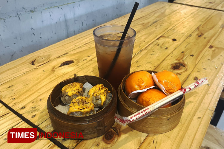 Dimsum-Mentai-dan-Bakpao-Telur-dan-Teh.jpg