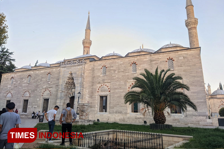 Masjid Yavuz Sultan Selim menjadi masjid tertua kedua di Istanbul. (FOTO: Yusuf Arifai/TIMES Indonesia)