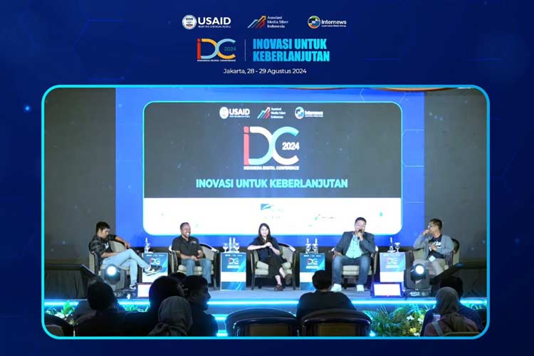 Wenseslaus Manggut, Chief Content Officer (CCO) Kapanlagi Youniverse (KLY) saat memberikan materi dalam IDC 2024. (Foto: dok AMSI).