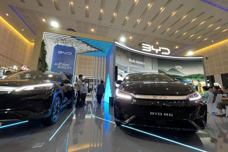BYD M6 tampil di Pameran Gaikindo Indonesia International Auto Show (GIIAS) Surabaya 2024, Grand City, Rabu (28/8/2024).(Dok.BYD)