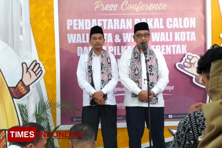 Ribuan Pendukung Antarkan Paslon Ivan Dicksan-Dede Muharam ke KPU Kota Tasikmalaya