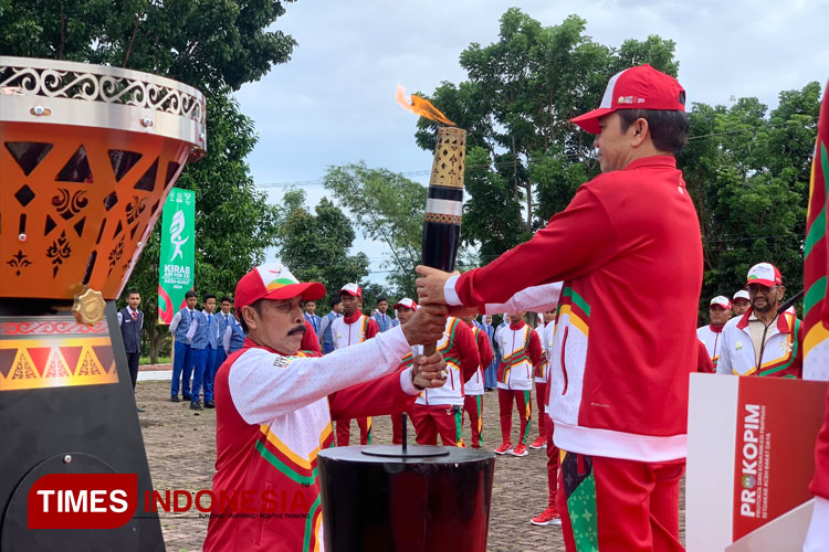 Kirab Obor Api PON XXI Aceh-Sumut Tiba di Abdya, Disambut Ribuan Pelajar