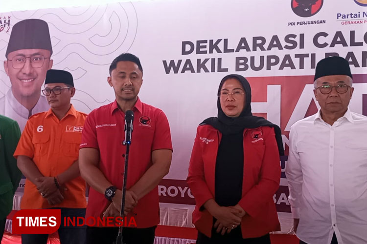 Mantan Bupati Bandung Barat Hengky Kurniawan dan Ade Sudrajat akan mendaftar Pilkada ke KPU KBB setelah mendapat dukungan tiga partai non-parlemen di Bandung Barat. (Foto: Deni Supriatna /TIMES Indonesia)
