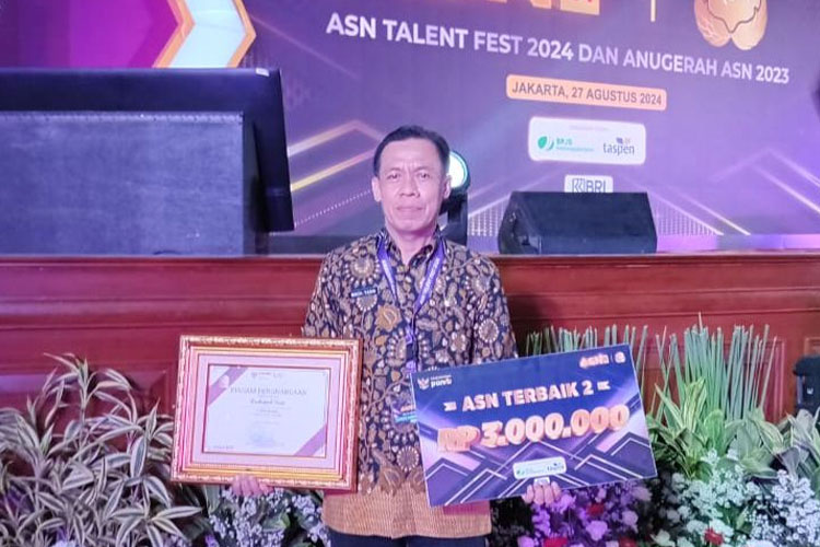 Pj Wali Kota Mojokerto Bangga dengan Prestasi Mochamad Prestasi Yasin sebagai Guru Terbaik Nasional