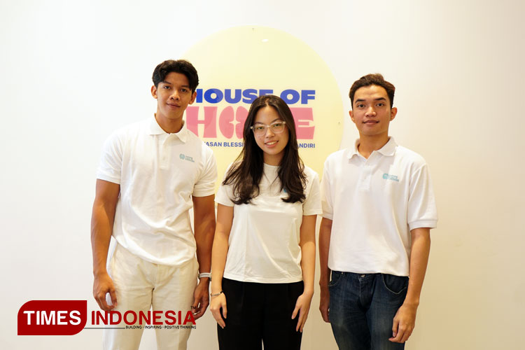 Nathanael Yoga, Darlene Rowena, dan Muhammad Raihan adalah generasi Z kreatif pelopor berdirinya Hope Design di Indonesia (Dok.Foto/TIMESINDONESIA-Djarot)