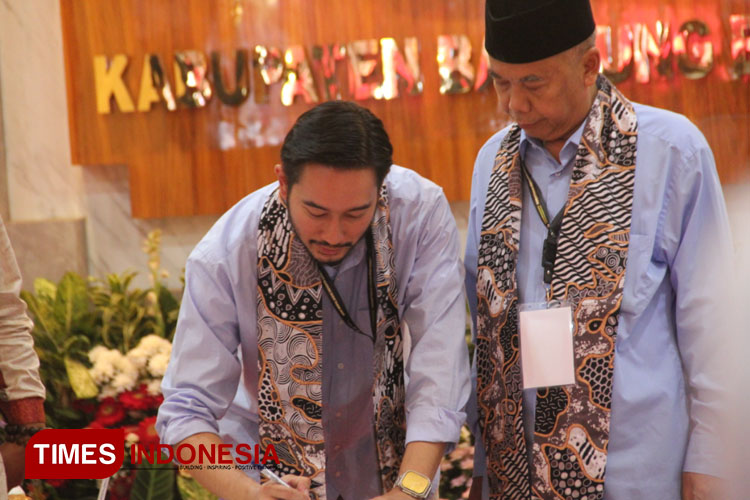 Paslon Bupati dan Wakil Bupati Bandung Barat, Jeje Govinda - Asep Ismail mendaftar ke KPU KBB dan janjikan kawal program Prabowo Subianto (Foto : Deni Supriatna/TIMES Indonesia)