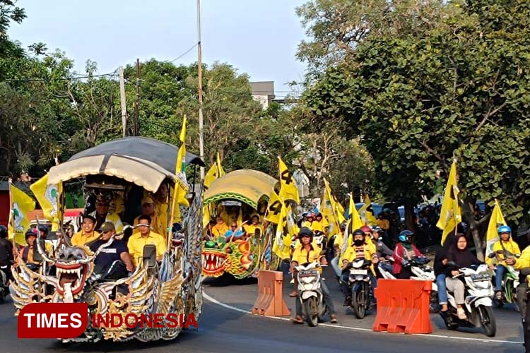 Naik Kereta Kencana, Golkar Antar Subandi-Mimik Daftar Ke KPU Sidoarjo