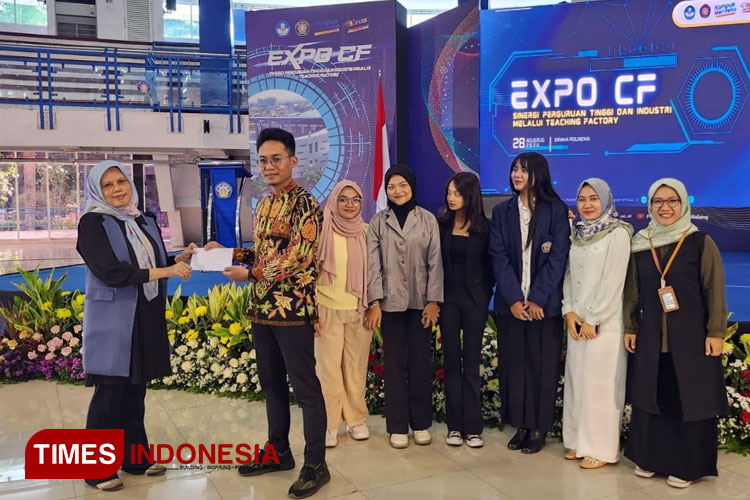 Prodi Bahasa Inggris Polinema Pamerkan Lab Jurnalisme dalam Expo Competitive Fund 2024