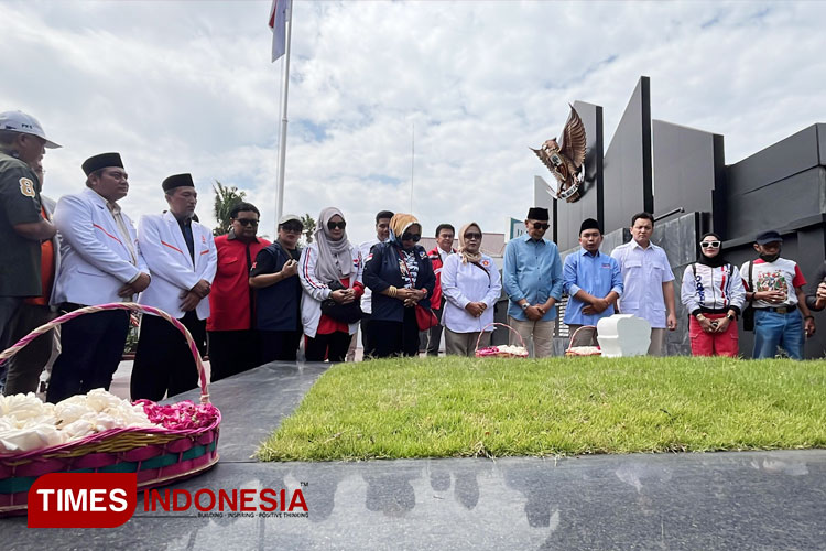 Pernak-Pernik Cakada di Malang Raya Sebelum Daftar ke KPU: dari Shalat Dhuha, Ziarah, dan Arak-Arakan