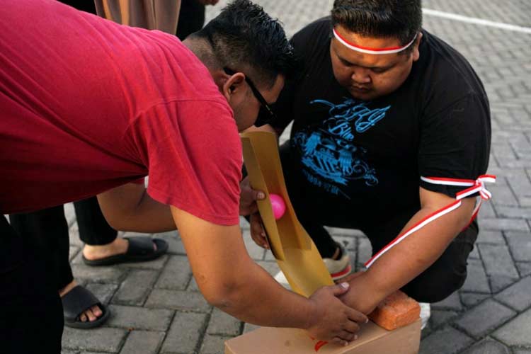 Melihat Keseruan Lomba HUT ke-79 RI di Favehotel Kediri