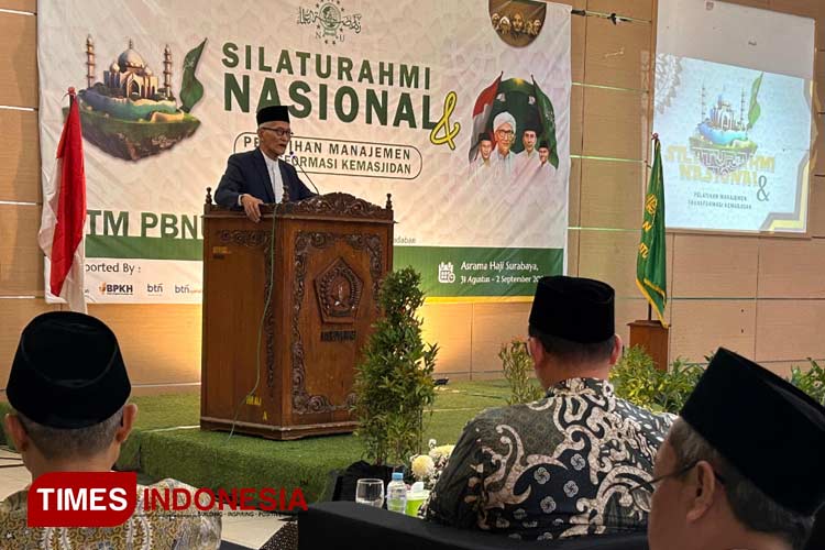 Rais Aam PBNU KH Miftakhul Akhyar saat membuka Seminar Nasional dan Pelatihan Transformasi Kemasjidan di Asrama Haji Surabaya, Sabtu (31/8/2024).(Foto : Lely Yuana/TIMES Indonesia)