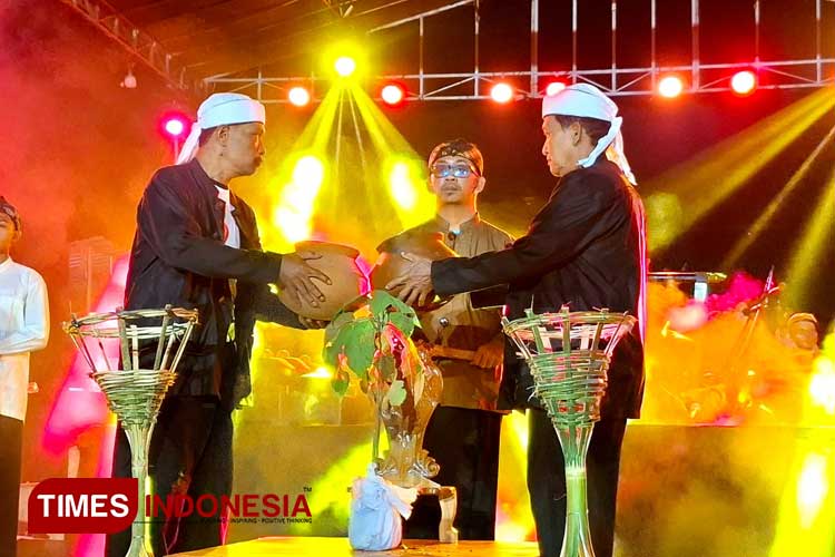 Menilik Kesakralan Ruwatan Wayang Beber di Gedompol Pacitan