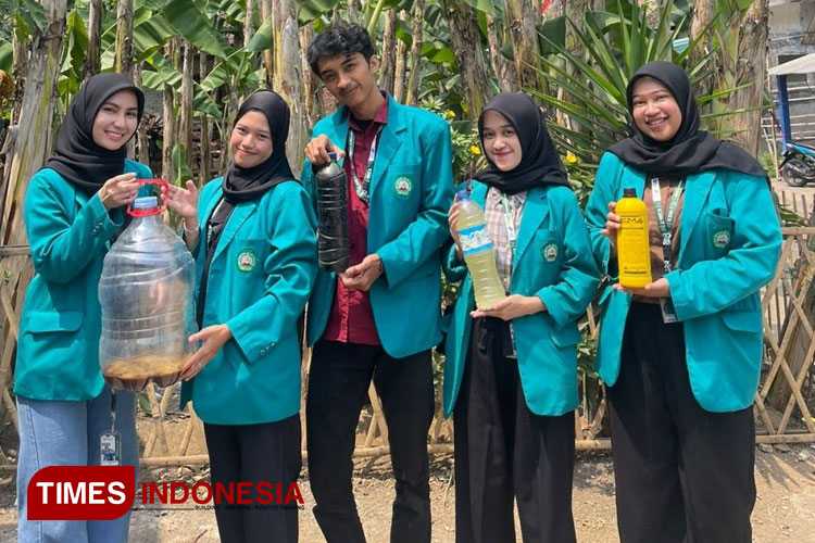 Produk pupuk organic cair dari limbah tempe. (FOTO: AJP TIMES Indonesia)
