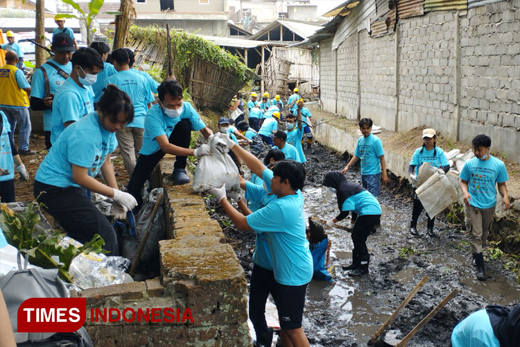 bersih-bersih-sungai.jpg