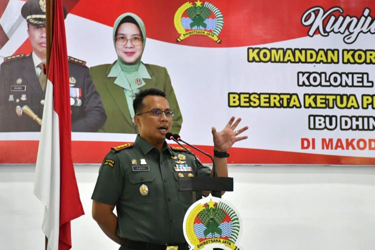 Danrem 081/Dhirot Sahajaya Kolonel Inf Rama Pratama memberikan arahan kepada anggota Kodim 0802/Ponorogo. (Foto: Humas Kodim Ponorogo)