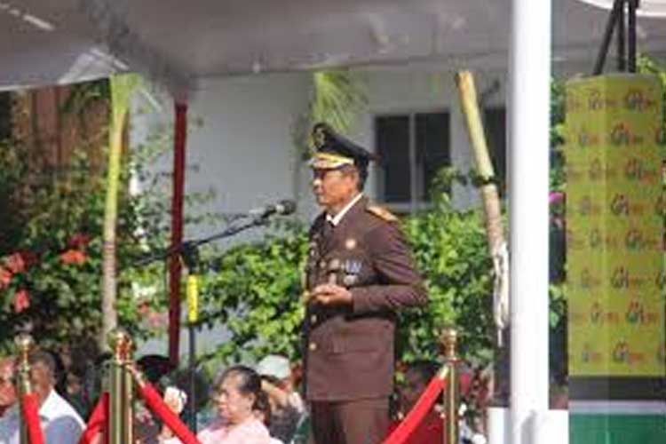 Kajati NTT Zet Tadung Allo saat memimpin upacara peringatan Hari Lahir Kejaksaan. (FOTO: Penkum Kejati NTT for TIMES Indonesia)