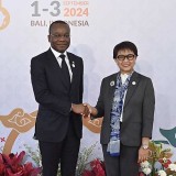 Menlu RI Retno Marsudi dan Mensesneg Angola Bahas Perkuatan Kerja Sama Ekonomi di Bali