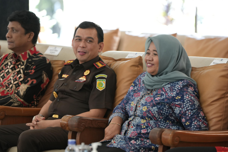 Kepala Kejaksaan Negeri Sleman, Bambang Yunianto saat bersama Bupati Sleman Kustini Sri Purnomo. (Foto: Dok. Prokopim Sleman)