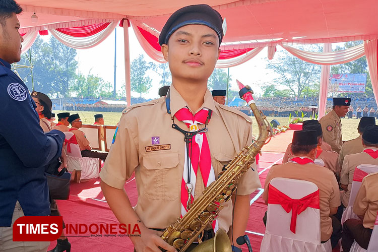 Pemain-Saxophone-Alief-Mahendra-Dynasty-Viola-a.jpg