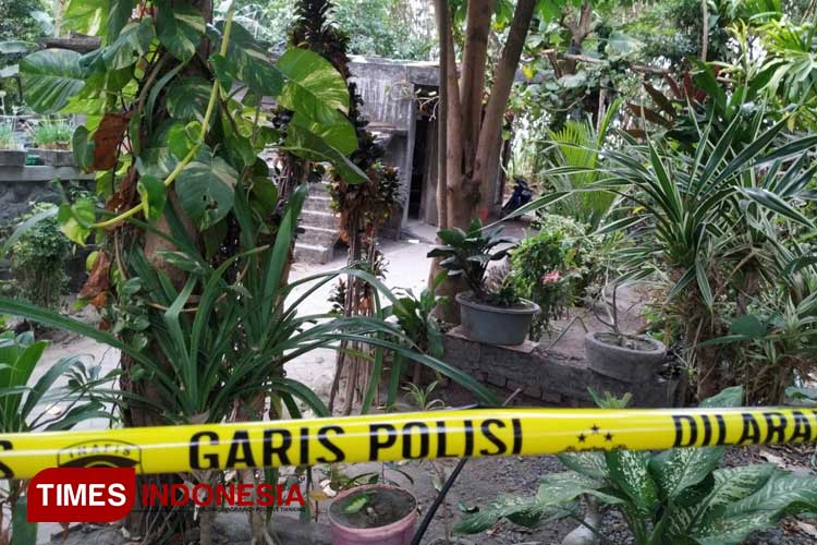Rumah yang menjadi saksi bisu tewasnya kakak beradik MB dan BM (foto: Yobby/TIMES Indonesia)