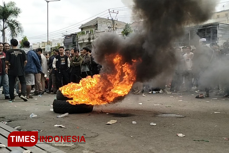 Unjuk-Rasa.jpg