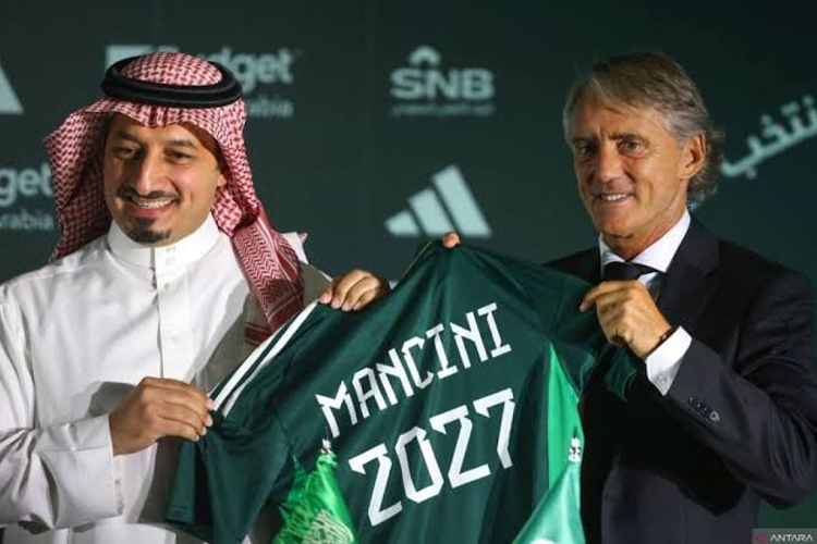 Pelatih Timnas Arab Saudi, Roberto Mancini sebut Indonesia sebagai tim yang berkembang secara signifikan. (Foto: Antara)