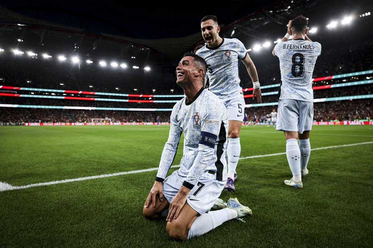 Ronaldo Cetak Gol ke-900, Unggul 41 Gol dari Lionel Messi