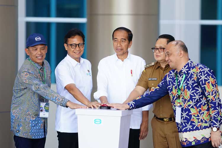 Presiden RI Jokowi saat meresmikan Gedung Rumah Sakit Kementerian Kesehatan (Kemenkes) di Surabaya, Jumat (6/9/2024). (Foto: Dok. Humas Pemprov Jatim)