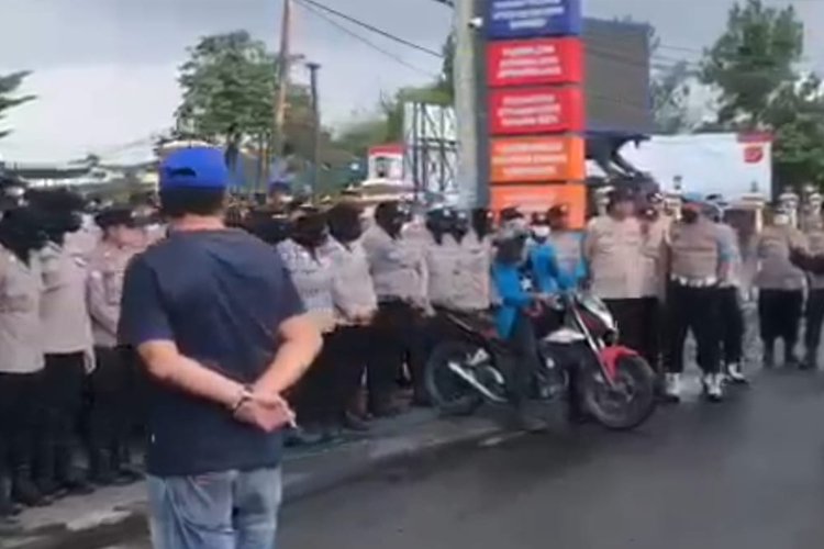 Viral, Pengendara Motor Geber Knalpot Bising di Depan Polwan Polres Tasikmalaya Kota