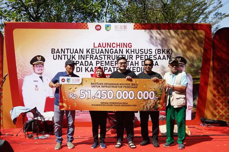 Bupati Kediri Melaunching BKK Bagi Seluruh Desa fi Kabupaten Kediri untuk Pemerataan Pembangunan