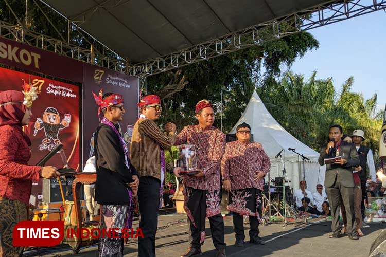 Kirab-Maskot-Pilkada-Serentak-tahun-2024-di-Magetan-b.jpg