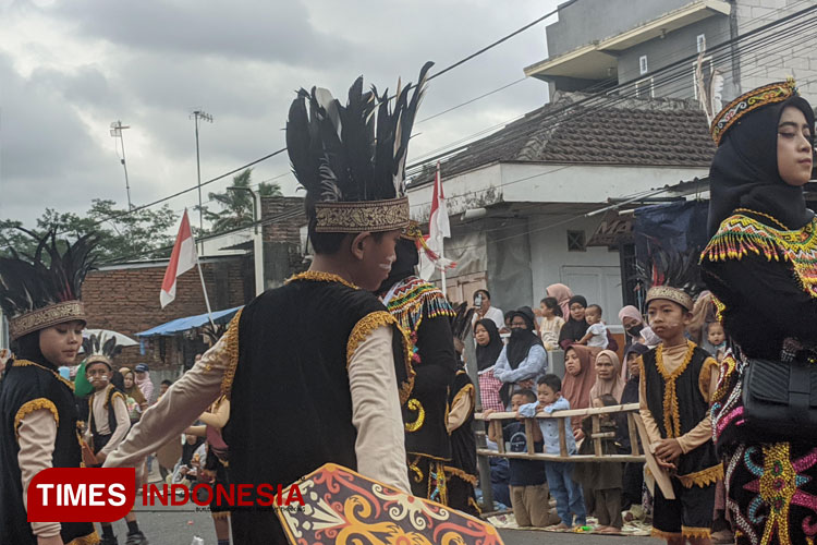 Parade-SDI-Hasanuddin-Dilem-01-dengan-Flare-2.jpg