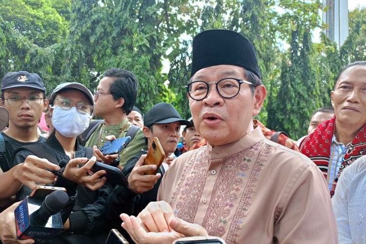 Bakal Calon Gubernur DKI Jakarta Pramono Anung di Masjid Agung Sunda Kelapa, Menteng, Jakarta Pusat, Jumat (6/9/2024). (FOTO: ANTARA/Siti Nurhaliza)