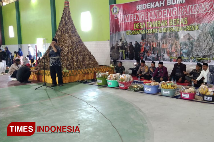 Tumpeng Bandeng Raksasa Jadi Daya Tarik Sedekah Bumi di Gresik