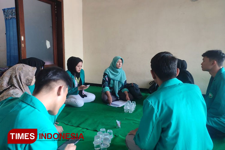 Pendampingan sertifikasi halal bagi pelaku UMKM di Desa Sukoanyar. (FOTO: AJP TIMES Indonesia)