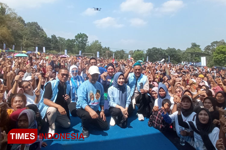 Ribuan Warga Kramatwatu Kabupaten Serang Ikuti Senam Bahagia Bersama Zakiyah-Najib
