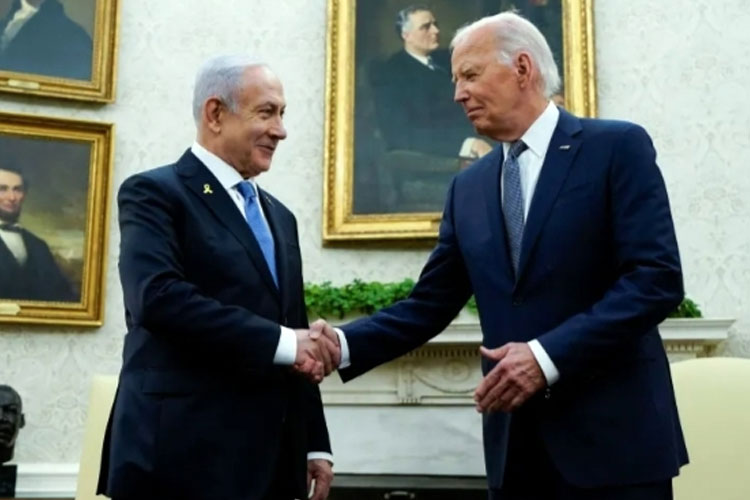 Keluarga Sandera Tuntut Netanyahu Lepaskan Pin Pita Kuning di Jasnya Karena Alasan Ini