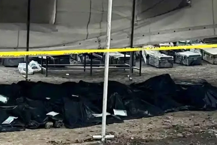 Kantong mayat berisi murid yang tewas dalam kebakaran di Hillside Endarasha Academy21 anak laki-laki. (FOTO: Deutch Welle/Reuters)