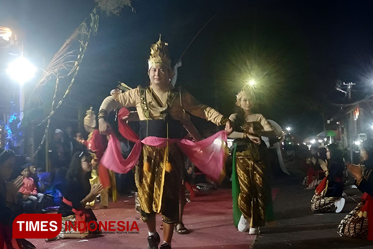 Rama dan Shinta serta Tumpeng Ramaikan Karnaval Agutusan Desa Dilem