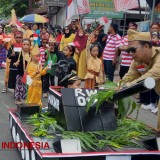 Masyarakat Jember Kidul Ramaikan Karnaval Budaya HUT ke-79 RI