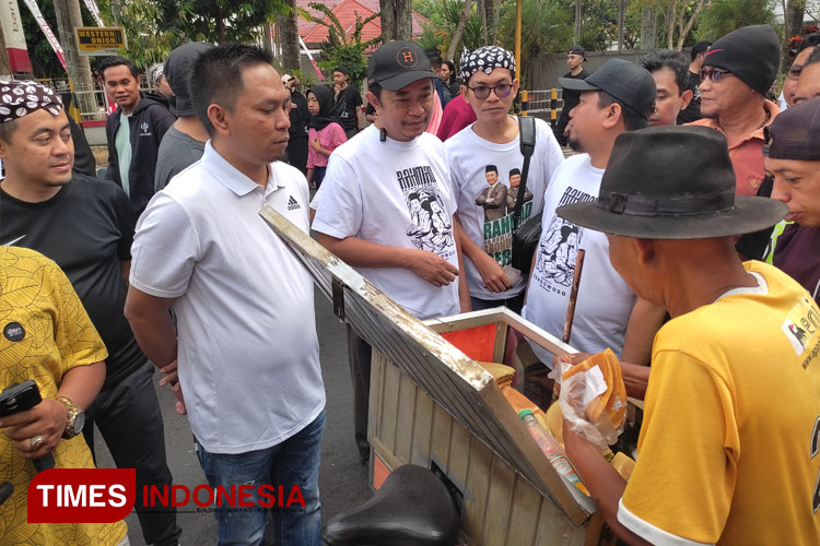 Pasangan Rahmad Disambut Hangat Pelaku UMKM dan PKL di CFD Bondowoso