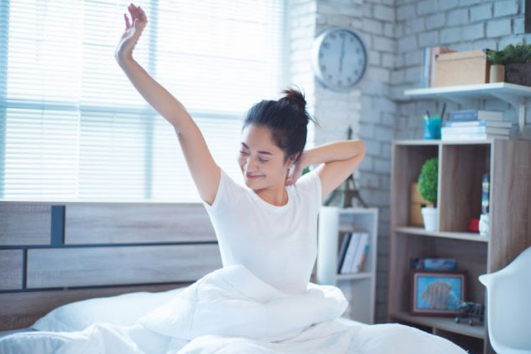 Ilustrasi - Manfaat bangun pagi yang membuat tubuh segar dan bahagia (Foto:Alodokter)